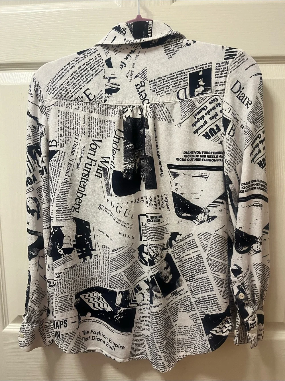 DVF Diane Von Furstenberg Newspaper Print Silk Look Blouse Shirt Size Small